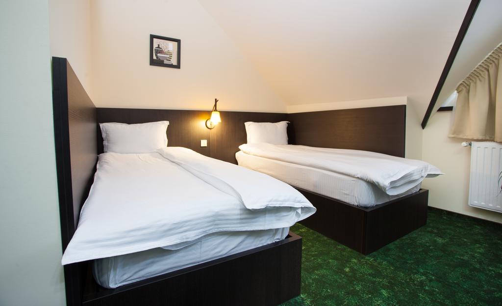 Pensiunea Laci Csarda Ernei Chambre photo