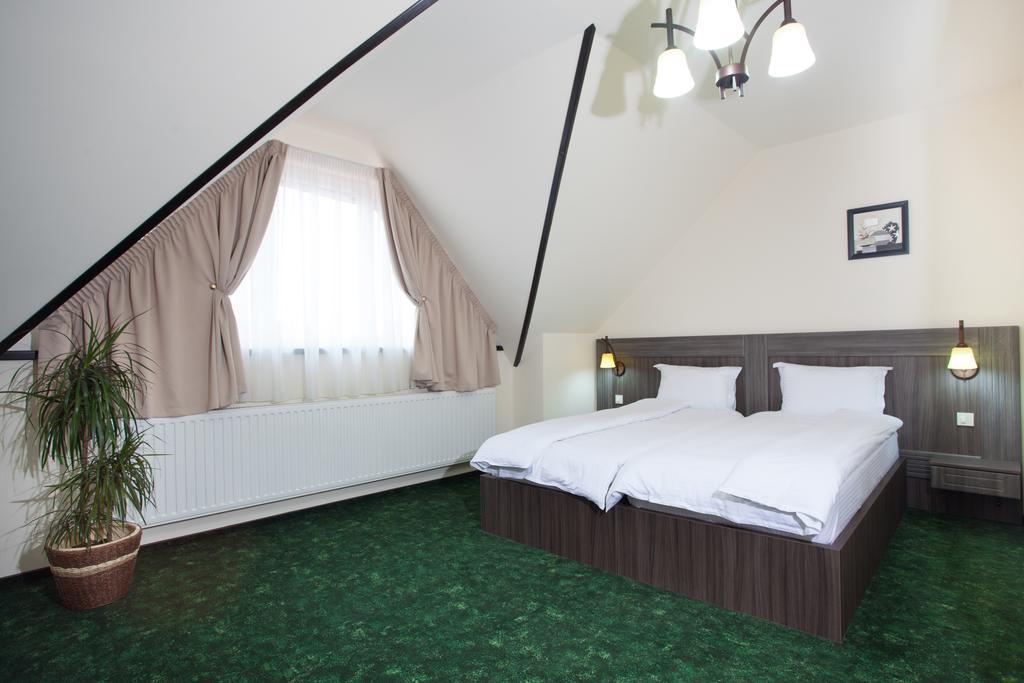 Pensiunea Laci Csarda Ernei Chambre photo