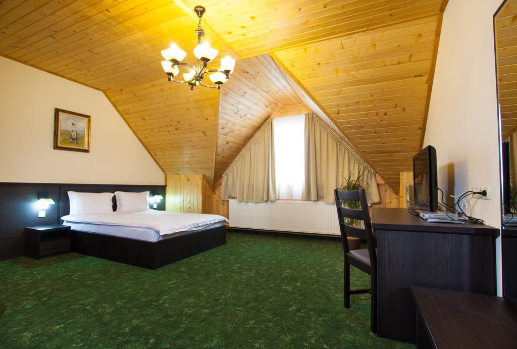 Pensiunea Laci Csarda Ernei Chambre photo